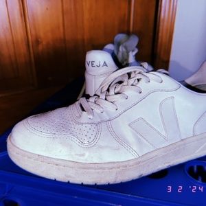 Veja V-10 Extra White Sneakers - US 9.5 / EUR 43